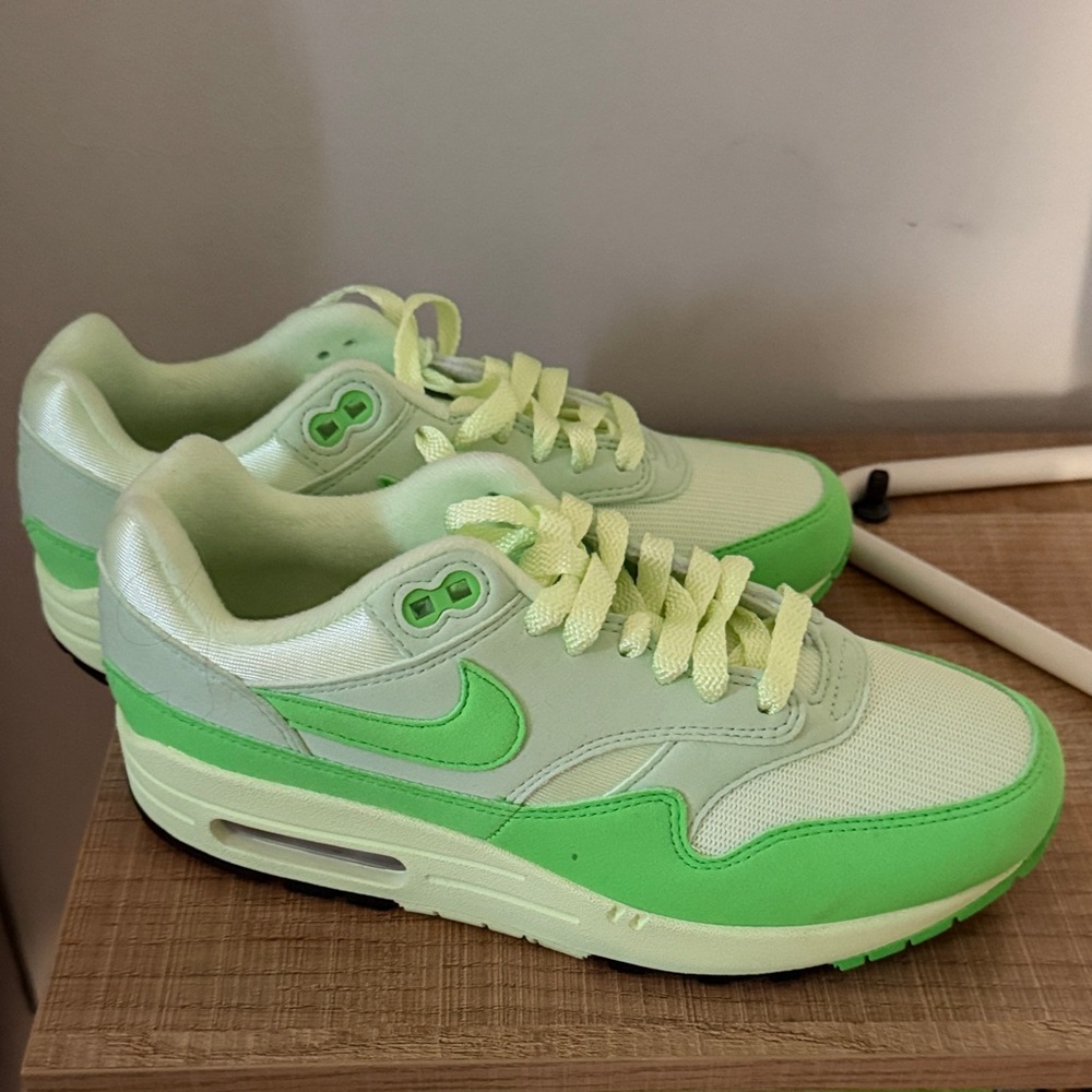 Nike Women Air Max 1 Vapor Green